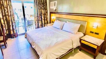 Minibar, coffres-forts dans les chambres, bureau, Wi-Fi gratuit