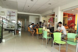 Se sirven desayunos y cenas, cocina filipina