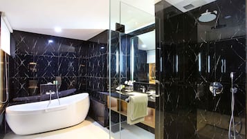 Business Suite | Bathroom