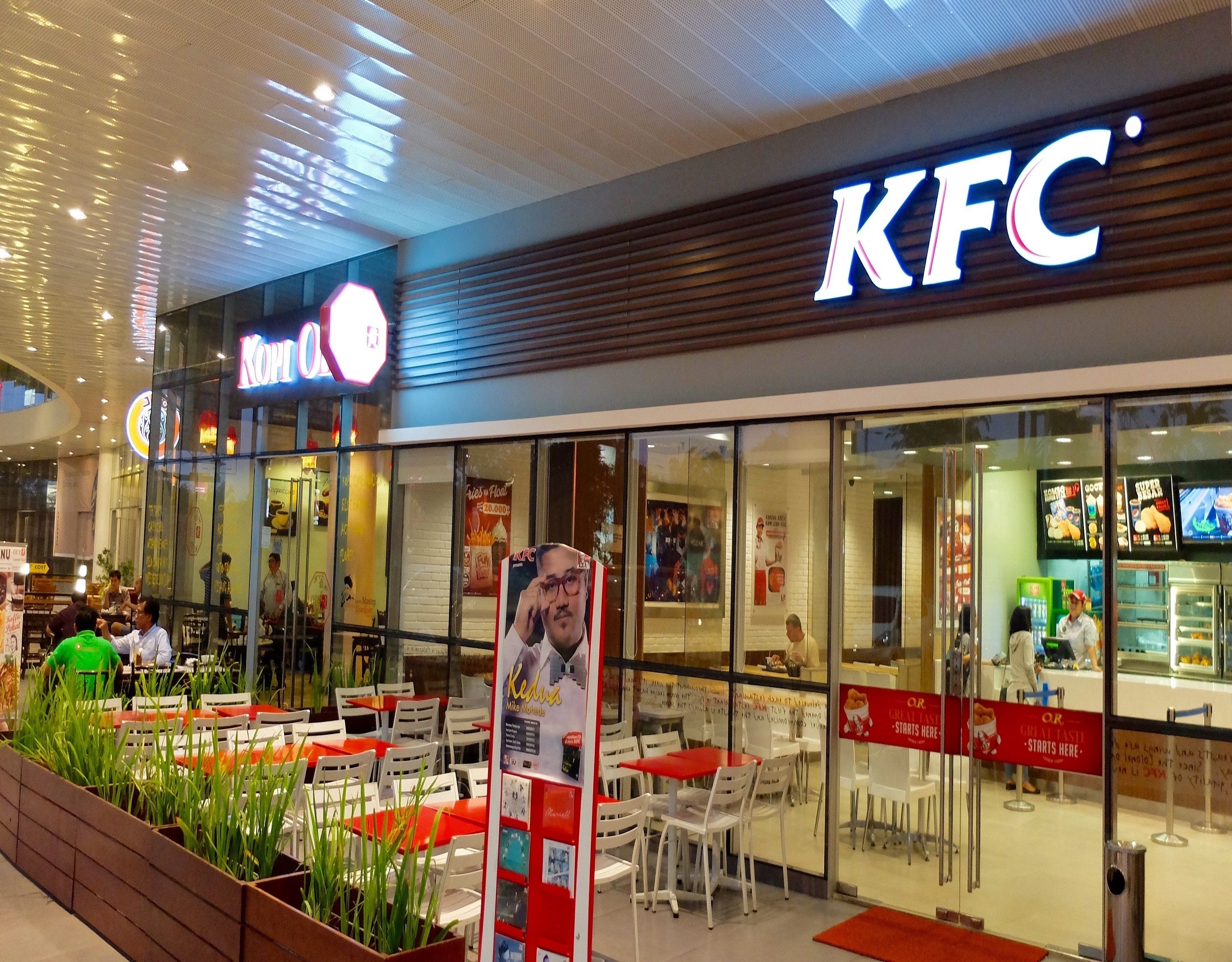 供應早餐、午餐和晚餐，國際料理
