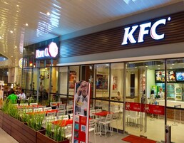 Breakfast, lunch, dinner served; international cuisine 