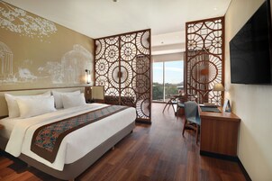 Premium bedding, minibar, in-room safe, desk