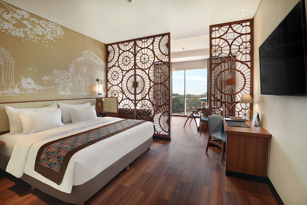 Premium bedding, minibar, in-room safe, desk