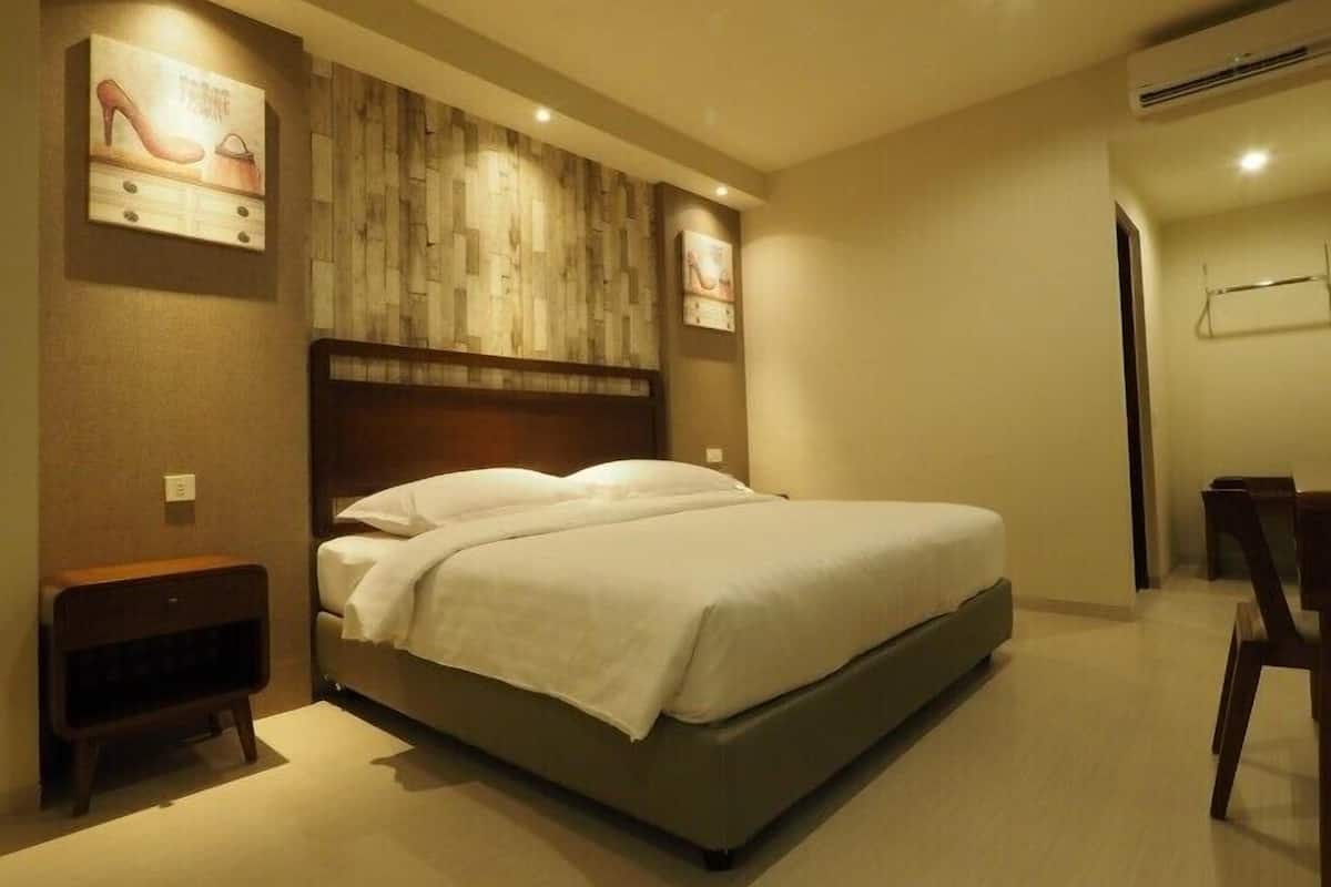 Superior Double Room | In-room safe, desk, blackout drapes, soundproofing