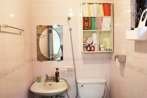 Bathroom - artist77house (Seoul)