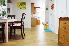 Living area - artist77house (Seoul)