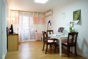 Business center - artist77house (Seoul)