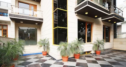 FabHotel GRD DLF Square