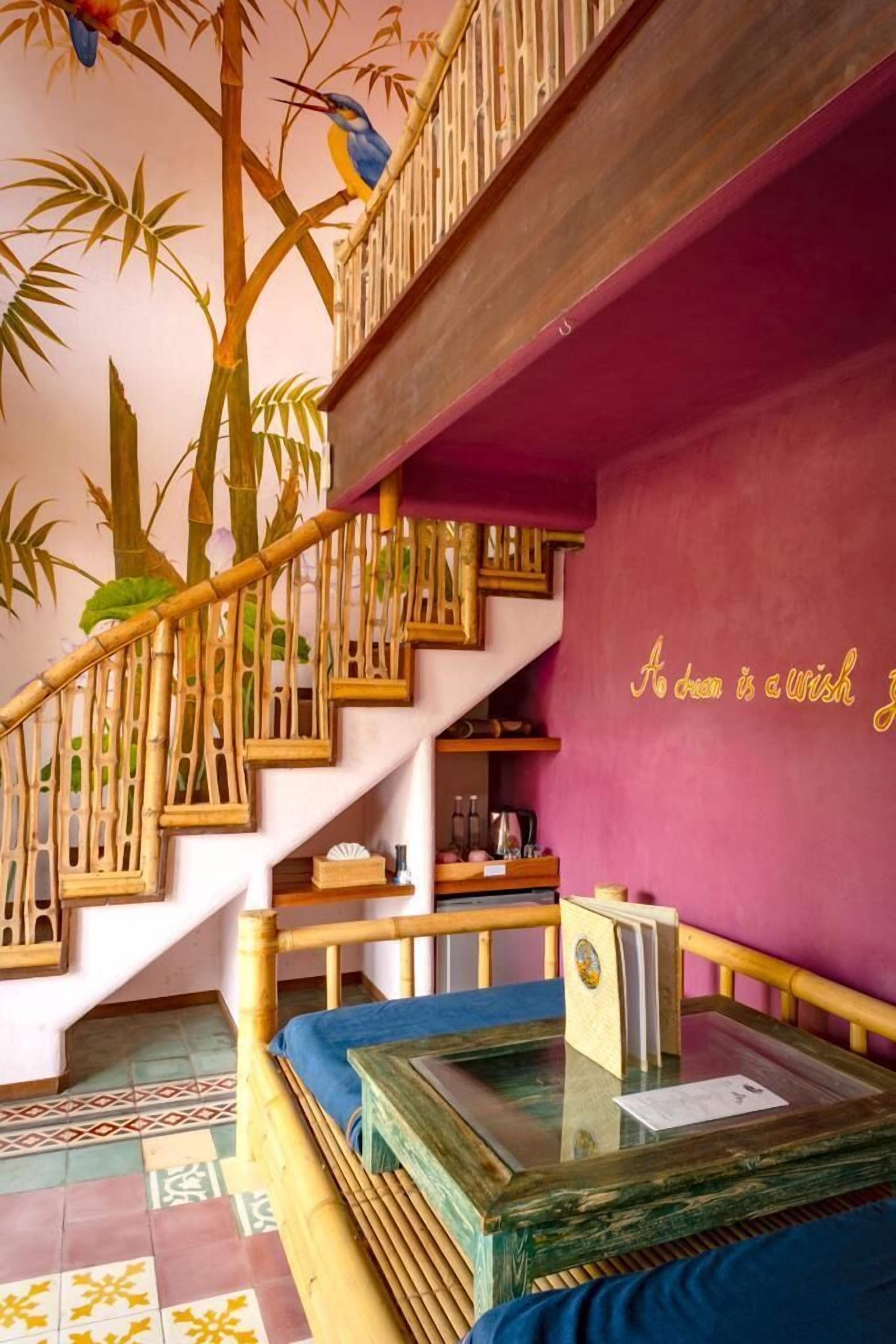 deluxe room, pool view, mezzanine | living area | ipod dock