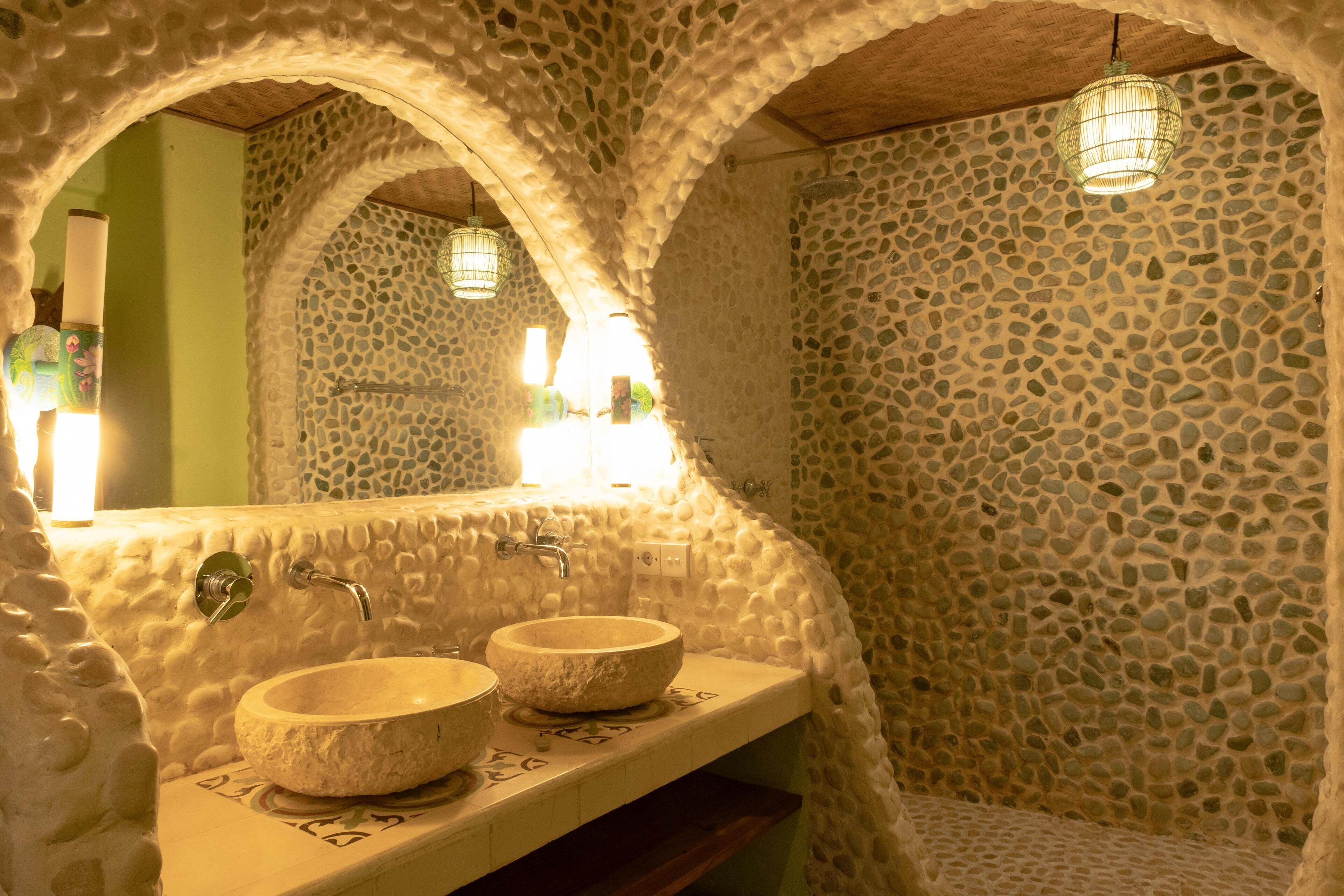 deluxe villa, 2 bedrooms, bathtub, pool view | bathroom | shower, free toiletries, hair dryer, towels