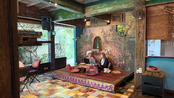 Breakfast, lunch, dinner served; international cuisine