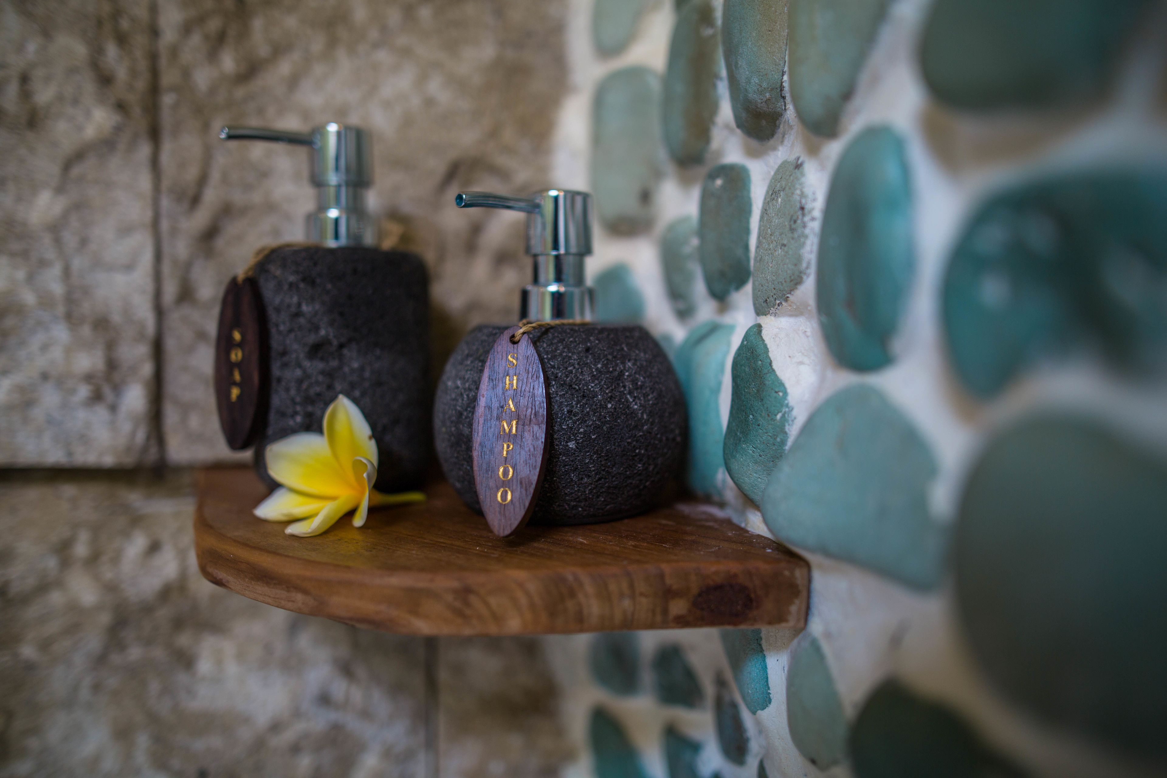 deluxe villa, 1 bedroom, bathtub, pool view | room amenity