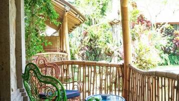 Habitación estándar, vistas a la piscina, junto a la piscina | Vistas desde la habitación