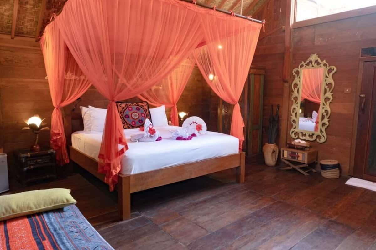 Traditional-Bungalow, Poolblick | Zimmerausstattung