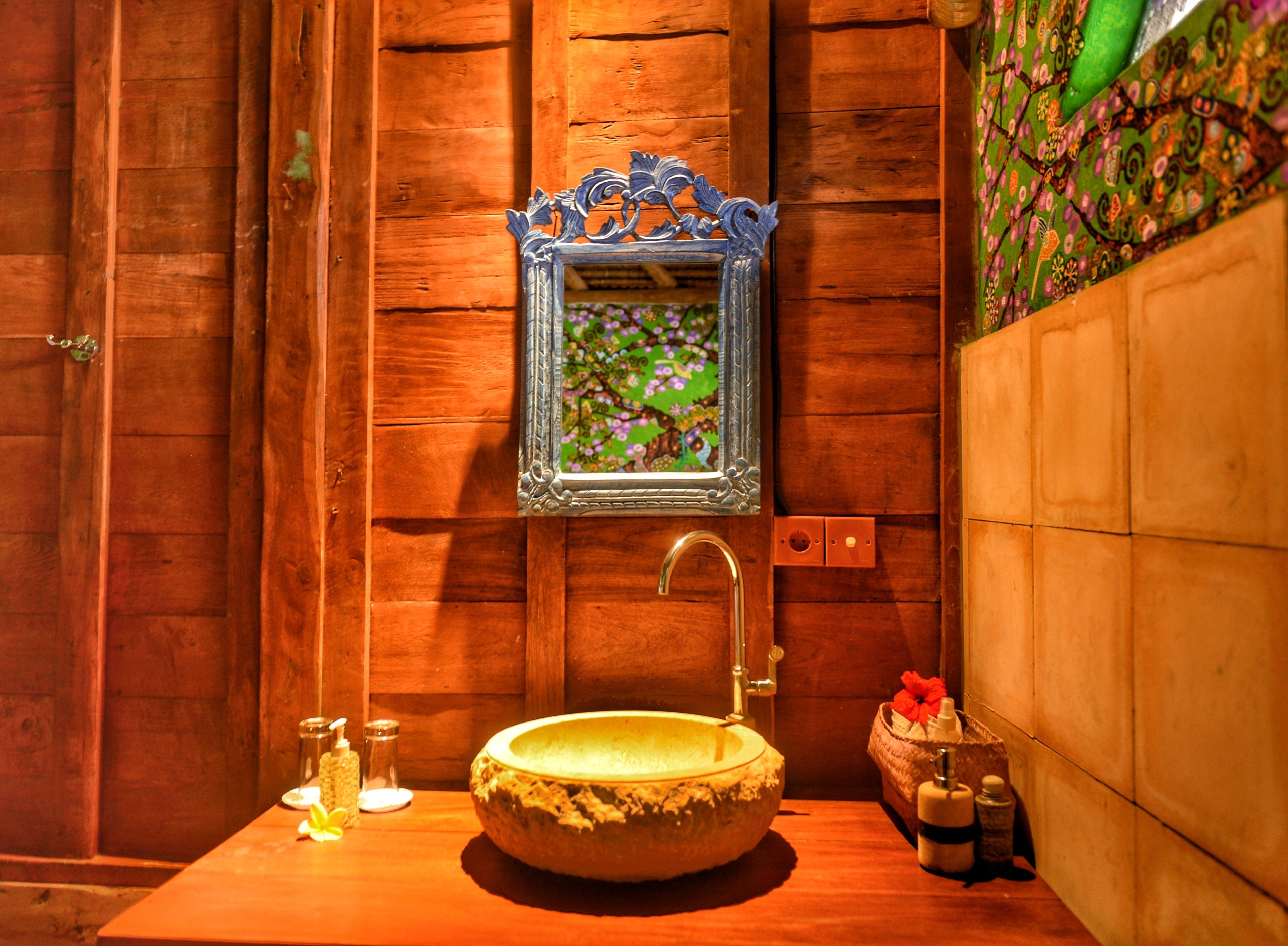 traditional bungalow, pool view | bathroom | shower, free toiletries, hair dryer, towels