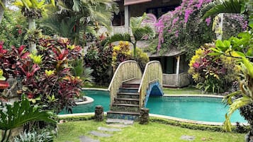 Outdoor pool, open 7:00 AM to 8:00 PM, pool loungers