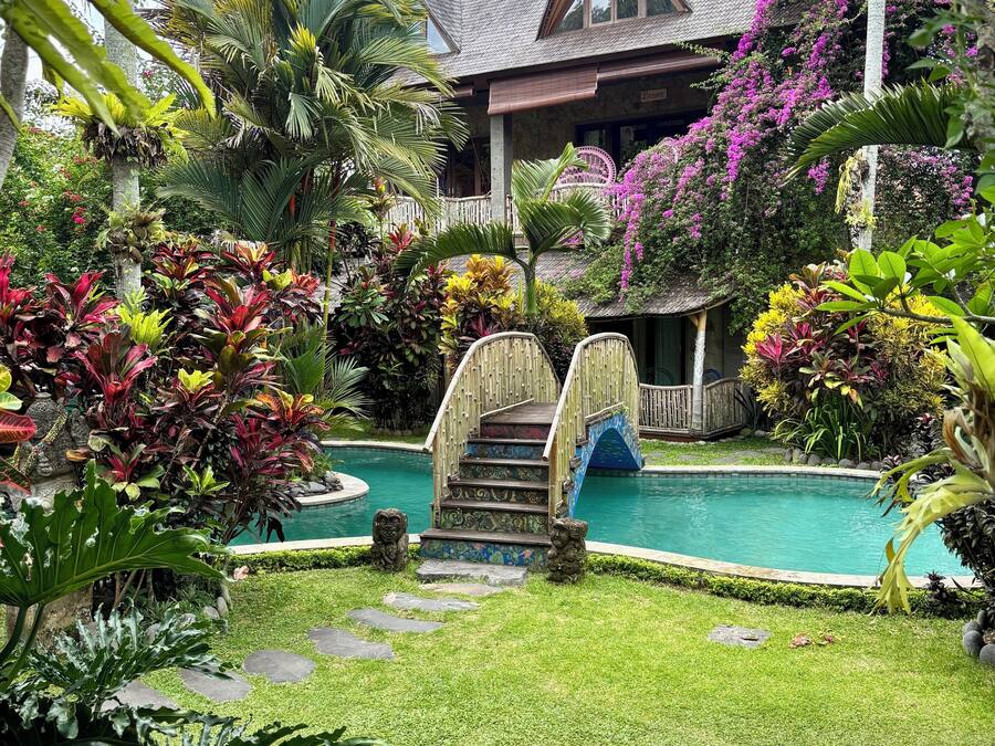 Outdoor pool, open 7:00 AM to 8:00 PM, pool loungers