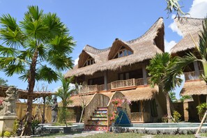 Façana frontal de l'allotjament