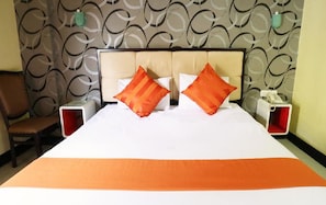 Quarto executivo, 1 cama Queen, para não fumantes | Escrivaninha, Wi-Fi de cortesia