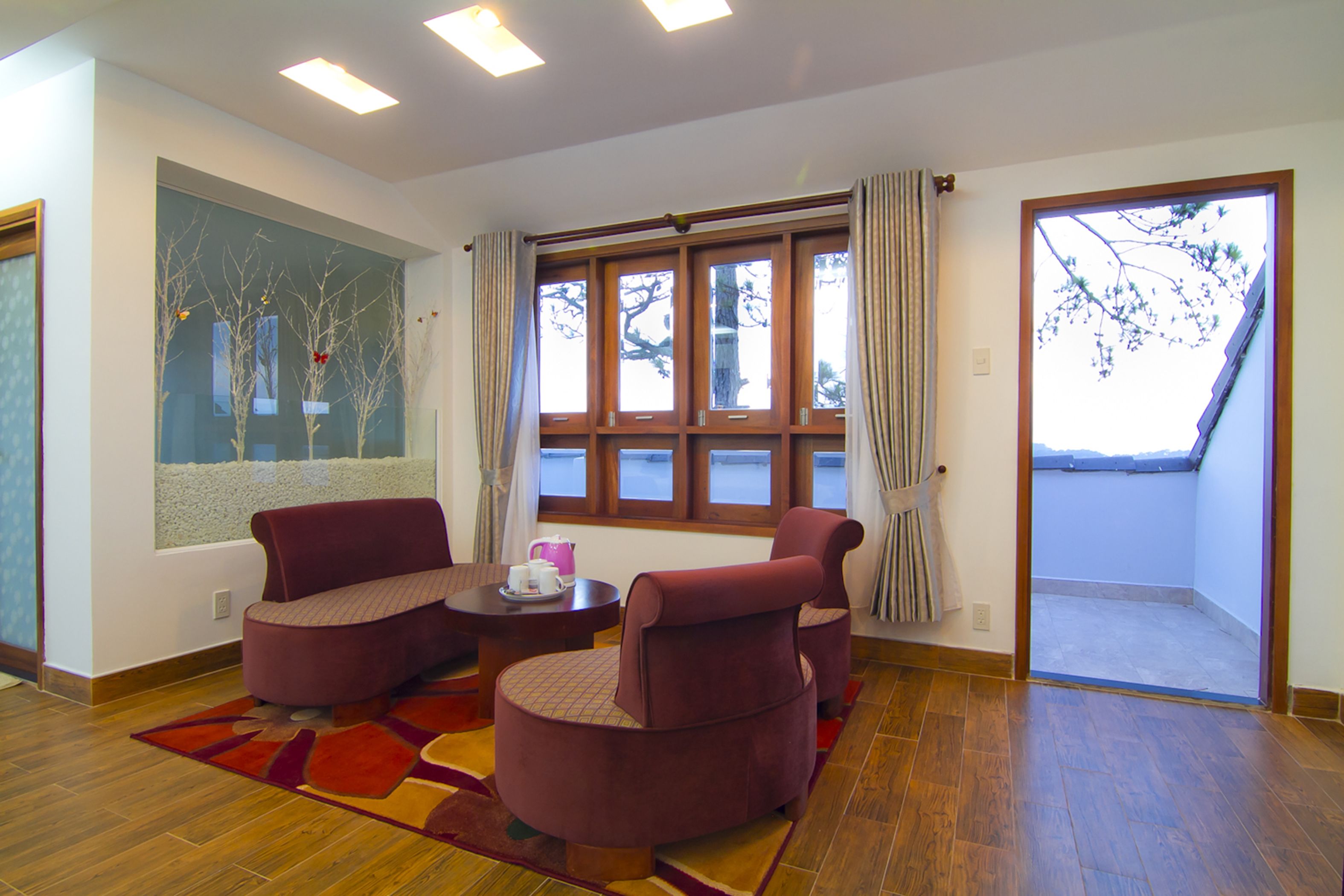 melody v.i.p | living area | flat-screen tv