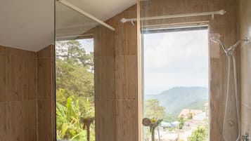 Melody V.I.P | Bathroom | Shower, free toiletries, hair dryer, slippers