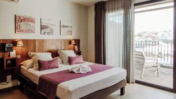 Premium bedding, in-room safe, desk, soundproofing