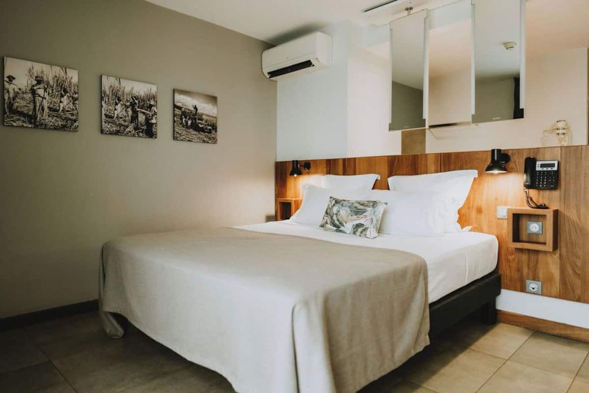 Deluxe Room | Premium bedding, in-room safe, desk, soundproofing