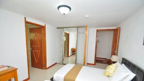 1 bedroom, minibar (some free items), in-room safe, desk - Chrisent Residence (Mahé Island)