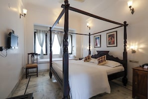 Deluxe Room | 1 bedroom, premium bedding, in-room safe, desk - Kotra Haveli A Boutique Hotel By The Lake Pichola (Udaipur)