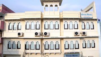 Mặt tiền nơi lưu trú