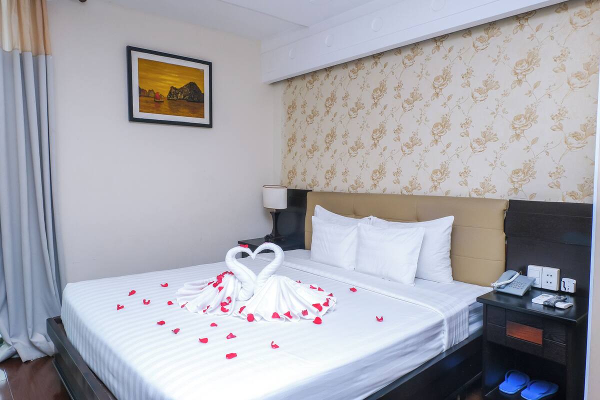 Cofres nos quartos, Wi-Fi de cortesia, roupa de cama