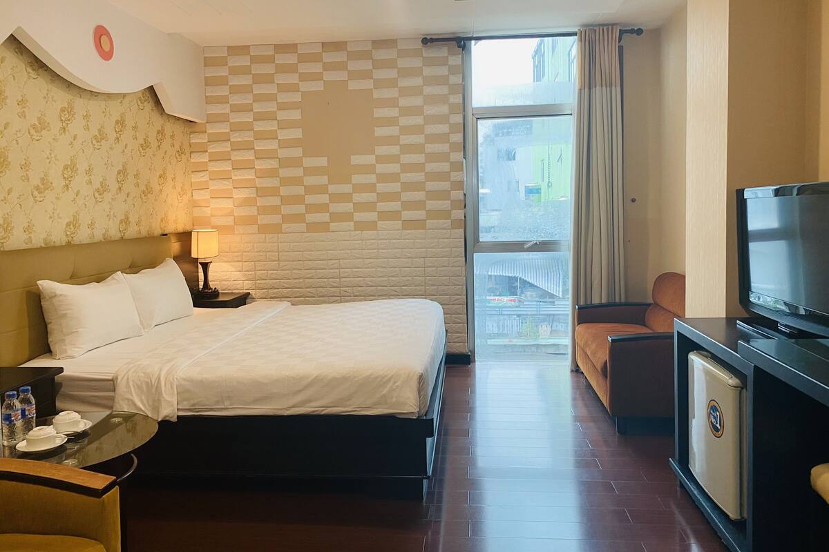 Cofres nos quartos, Wi-Fi de cortesia, roupa de cama