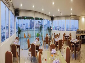 Breakfast, lunch and dinner served - Metro Point Ben Thanh Hotel (Ho Chi Minh City)