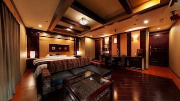 Superior Double Room | 1 bedroom, minibar, desk, free WiFi