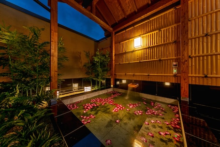 Public bath. Hotel & Spa Lotus – Adults Only