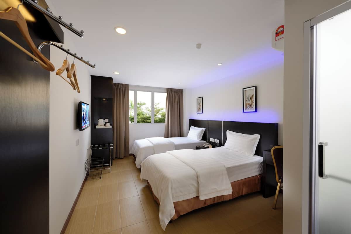 Minibar, coffres-forts dans les chambres, rideaux occultants