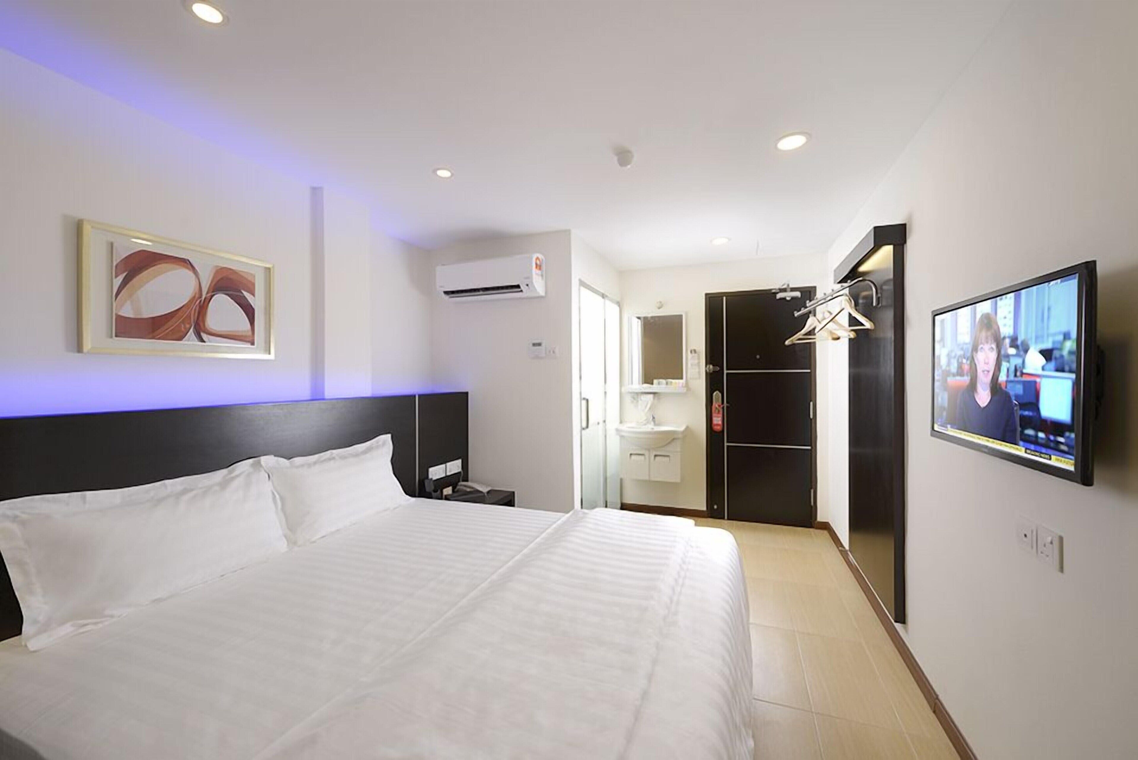 Minibar, in-room safe, blackout curtains, iron/ironing board