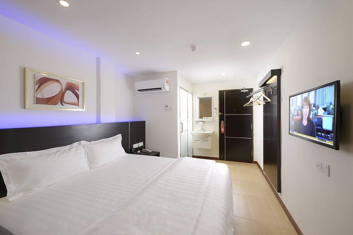 Minibar, in-room safe, blackout curtains, iron/ironing board