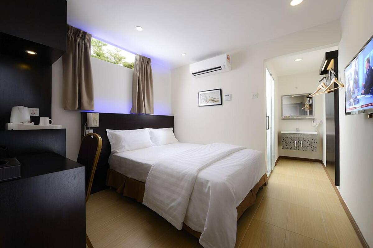 Minibar, in-room safe, blackout curtains, iron/ironing board