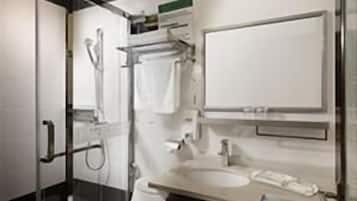 Pancuran mandi, kelengkapan dandanan diri percuma, pengering rambut