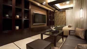 Junior Suite | Living area | 70-inch LCD TV with premium TV channels, TV, tablet