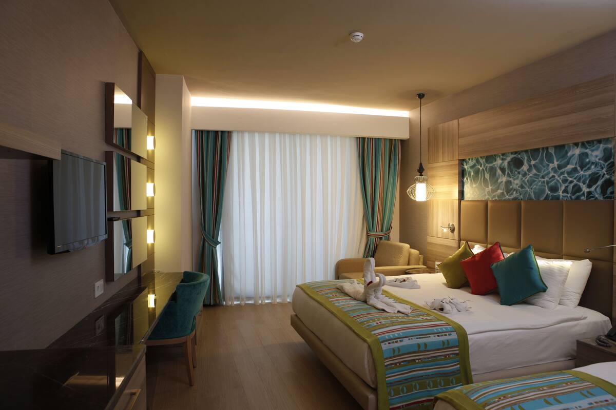 Minibar (free items), soundproofing, cribs (free), WiFi (free)