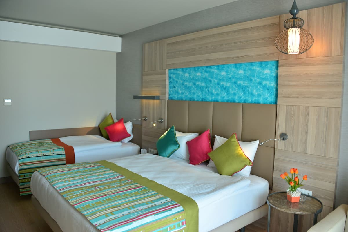 Minibar (free items), soundproofing, cribs (free), WiFi (free)