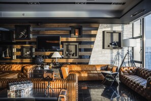 Lobby sitting area - M1 Club Hotel (Odesa)