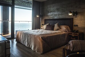 Premium bedding, minibar, in-room safe, desk - M1 Club Hotel (Odesa)