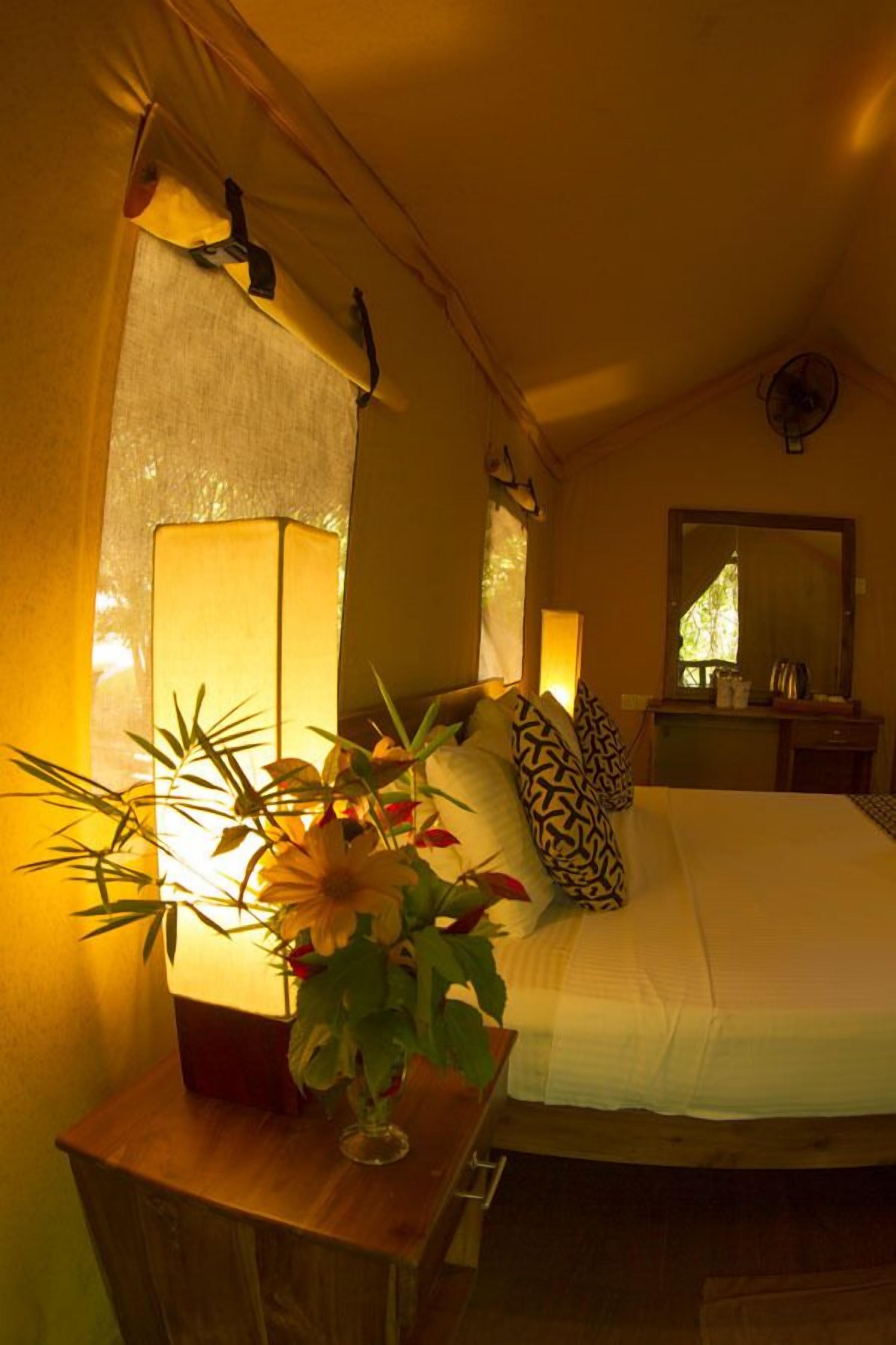 deluxe tent, 1 double bed, lake view, lakeside | 1 bedroom, in-room safe, individually decorated, individually furnished