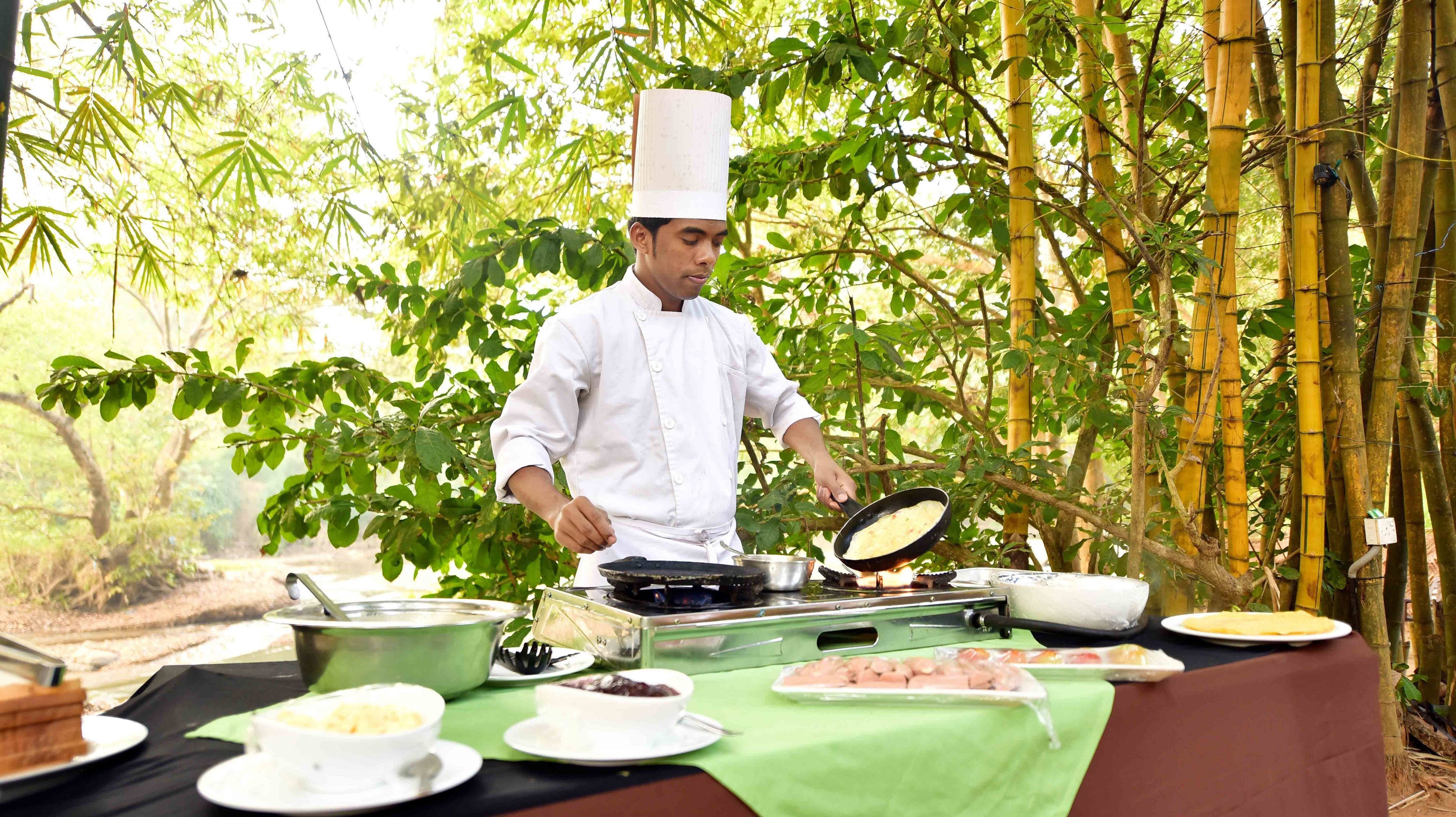 free daily english breakfast