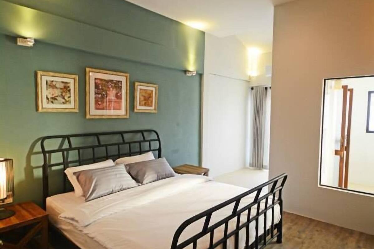 standard double room, balcony | minibar, desk, free wifi