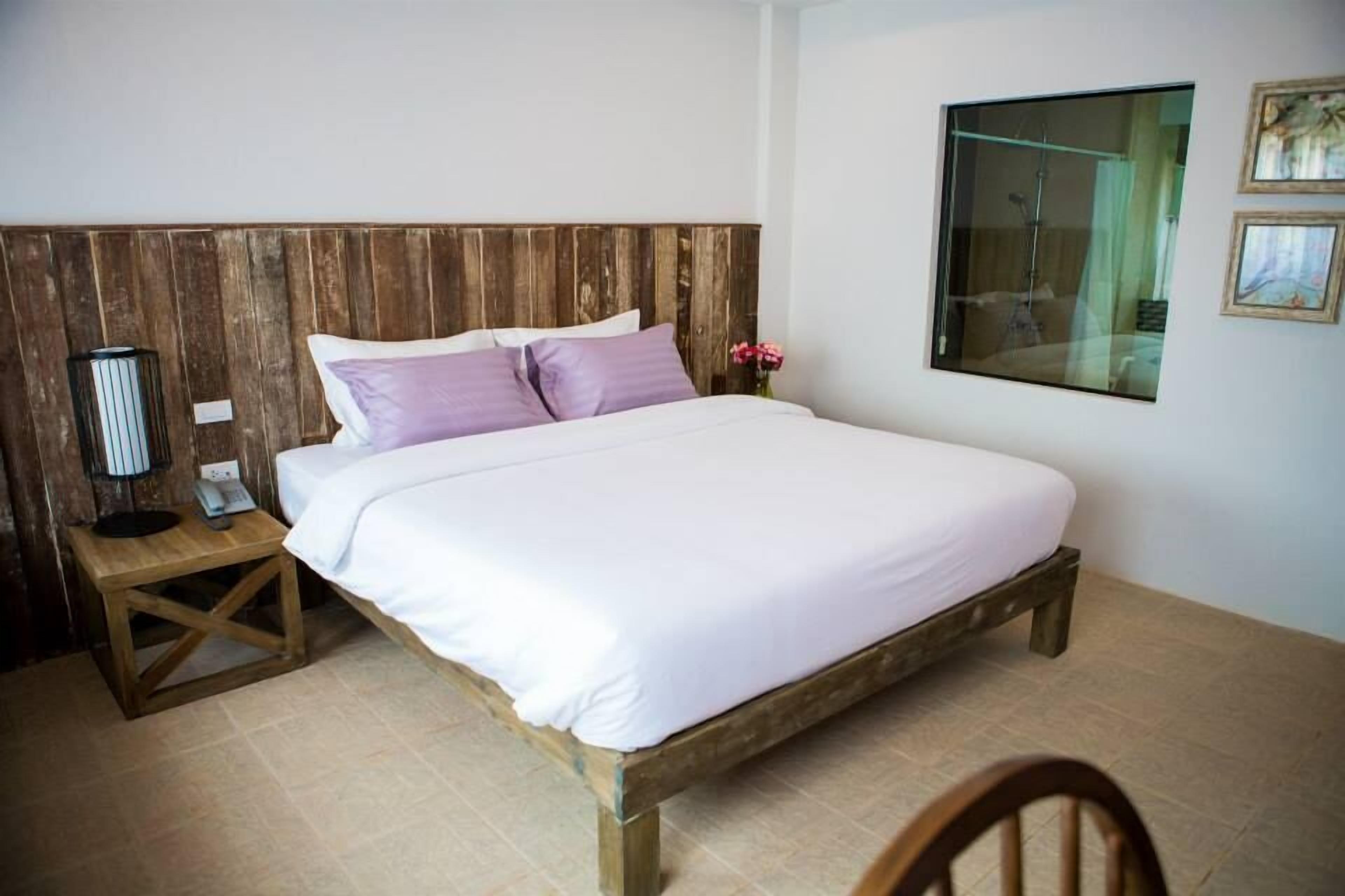 standard double room, balcony | minibar, desk, free wifi