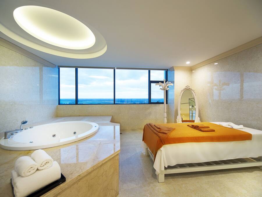 Sauna, 16 Behandlungsräume